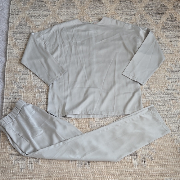 Elegant Green Women's Top And Pant Set - Picture 1 of 8